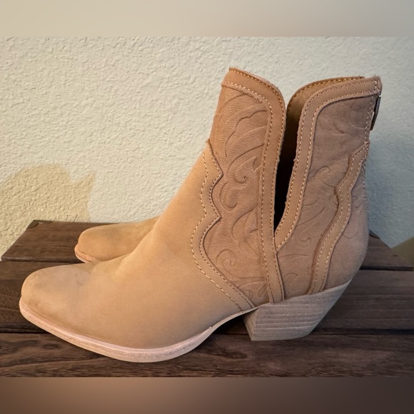 Dolce Vita Women's Silvan Cutout Western Ankle Booties Size 6.5 - Picture 9 of 11